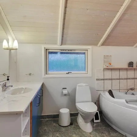 Acucena - 1-3km From The Sea By Interhome